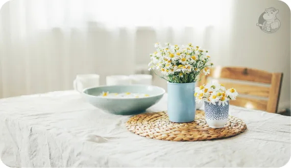 naturalny lniany obrus na stole w jadalni